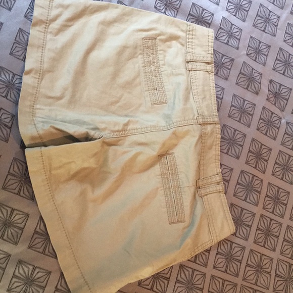 Maurice’s tan shorts - Picture 6 of 6